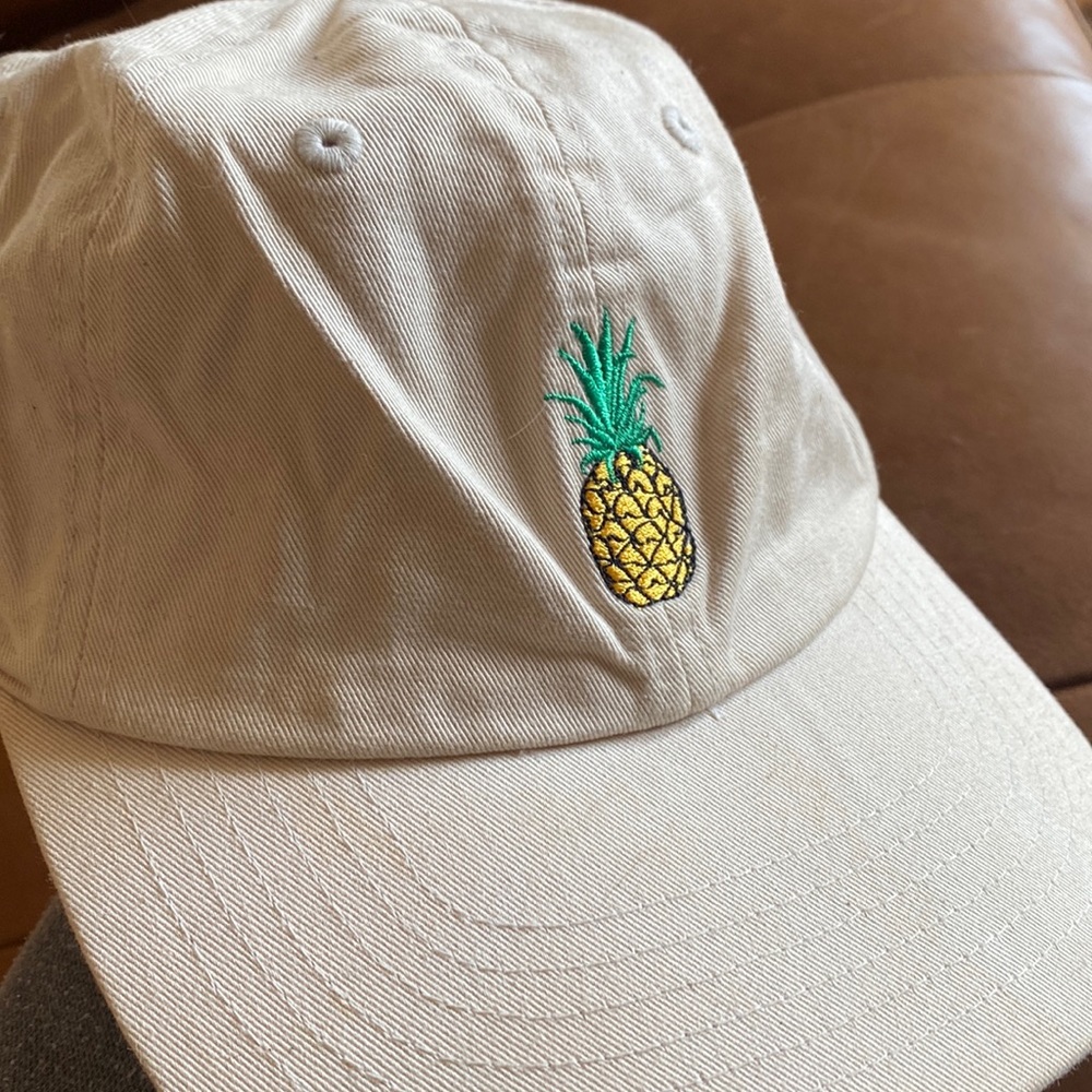 Adjustable hat pineapple embroidery